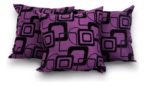 COJÍN MORADO CON CUADROS NEGROS