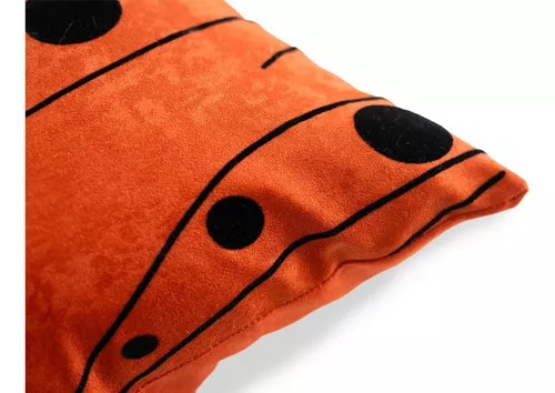 COJÍN NARANJA CON CÍRCULOS NEGROS